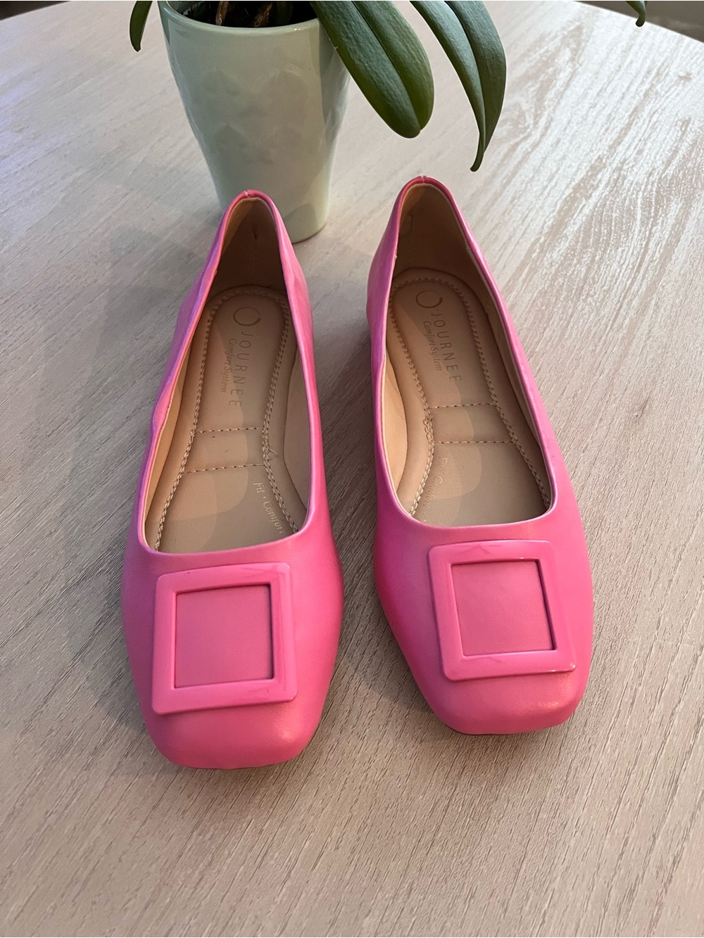 Journee comfort women’s flat shoes Sz 6